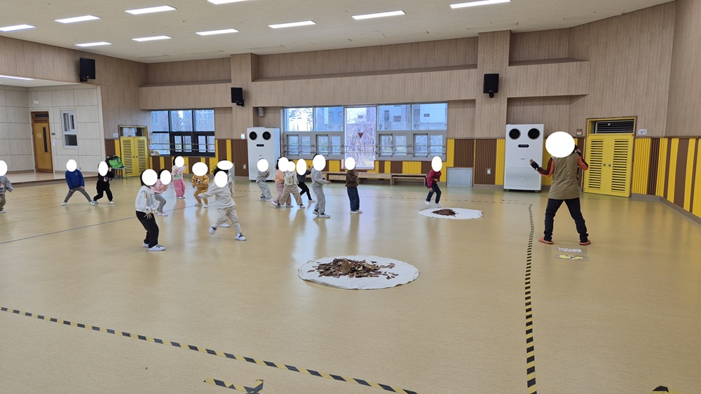 사랑반(6세) 특색교육-숲 생태놀이(11월-2)